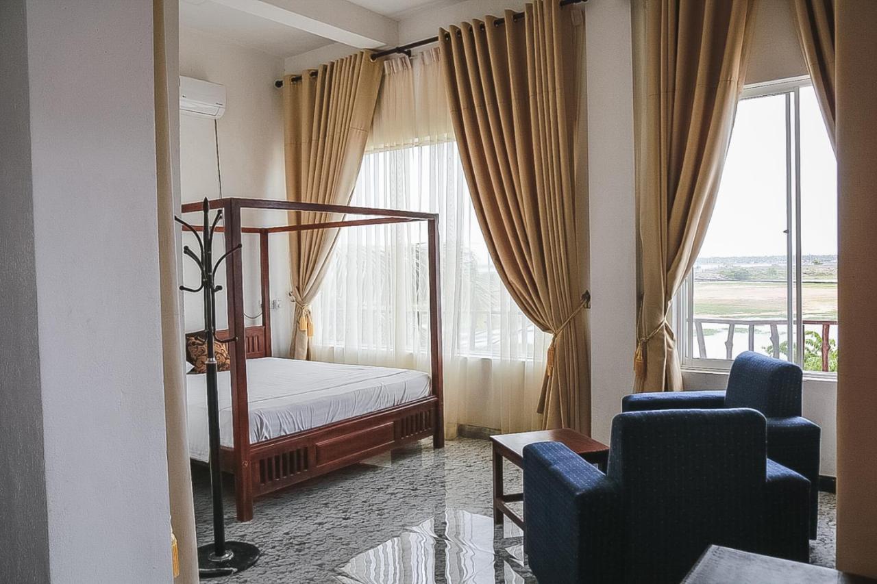 Sunset View Beach Hotel Аругам Бей Екстериор снимка