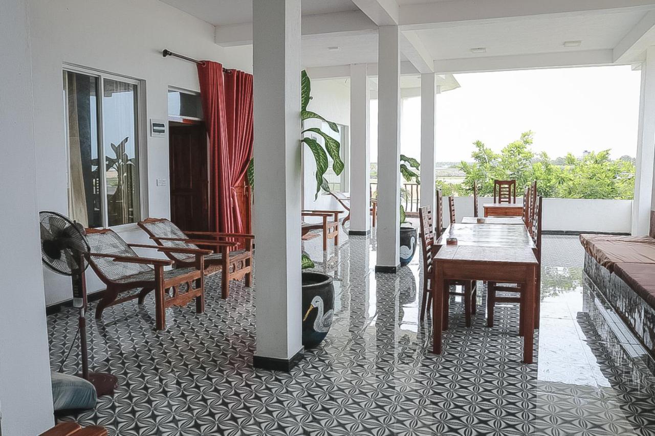 Sunset View Beach Hotel Аругам Бей Екстериор снимка